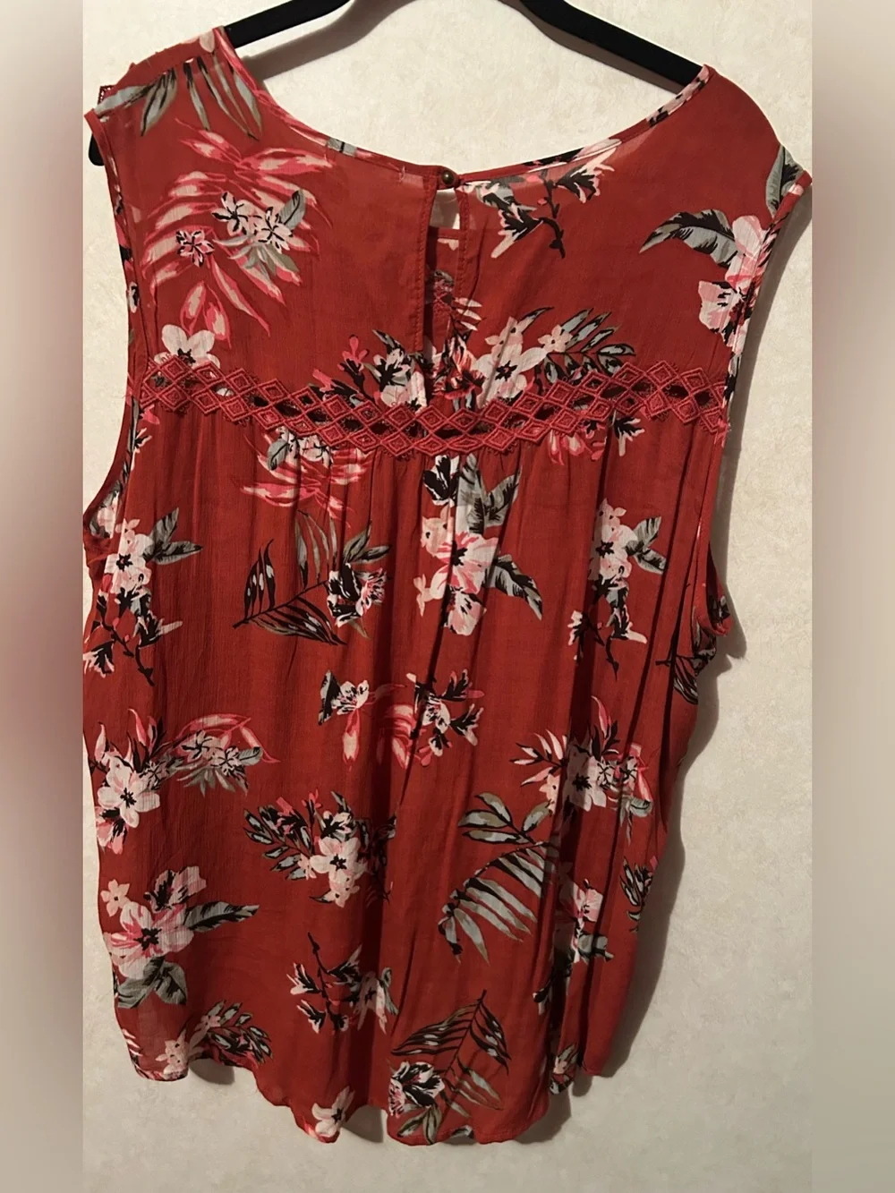 Maurice’s XXL Sleeveless high low blouse maroon - Picture 6 of 8